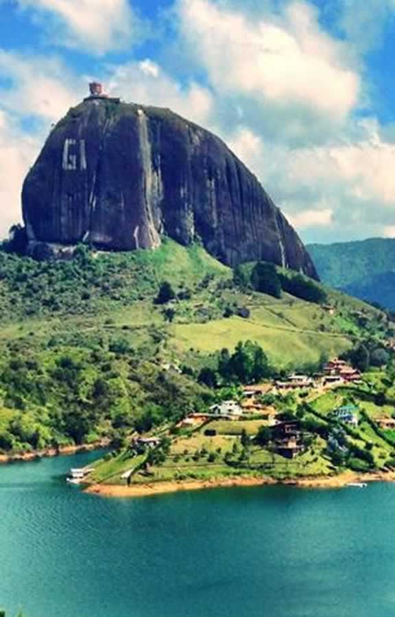 TOUR POR EL PEÑOL Y GUATAPÉ